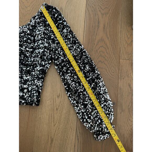 Mi Ami One Shoulder Long sleeve Sequin Blouse Silver Metallic Side Zip Small - Picture 11 of 11